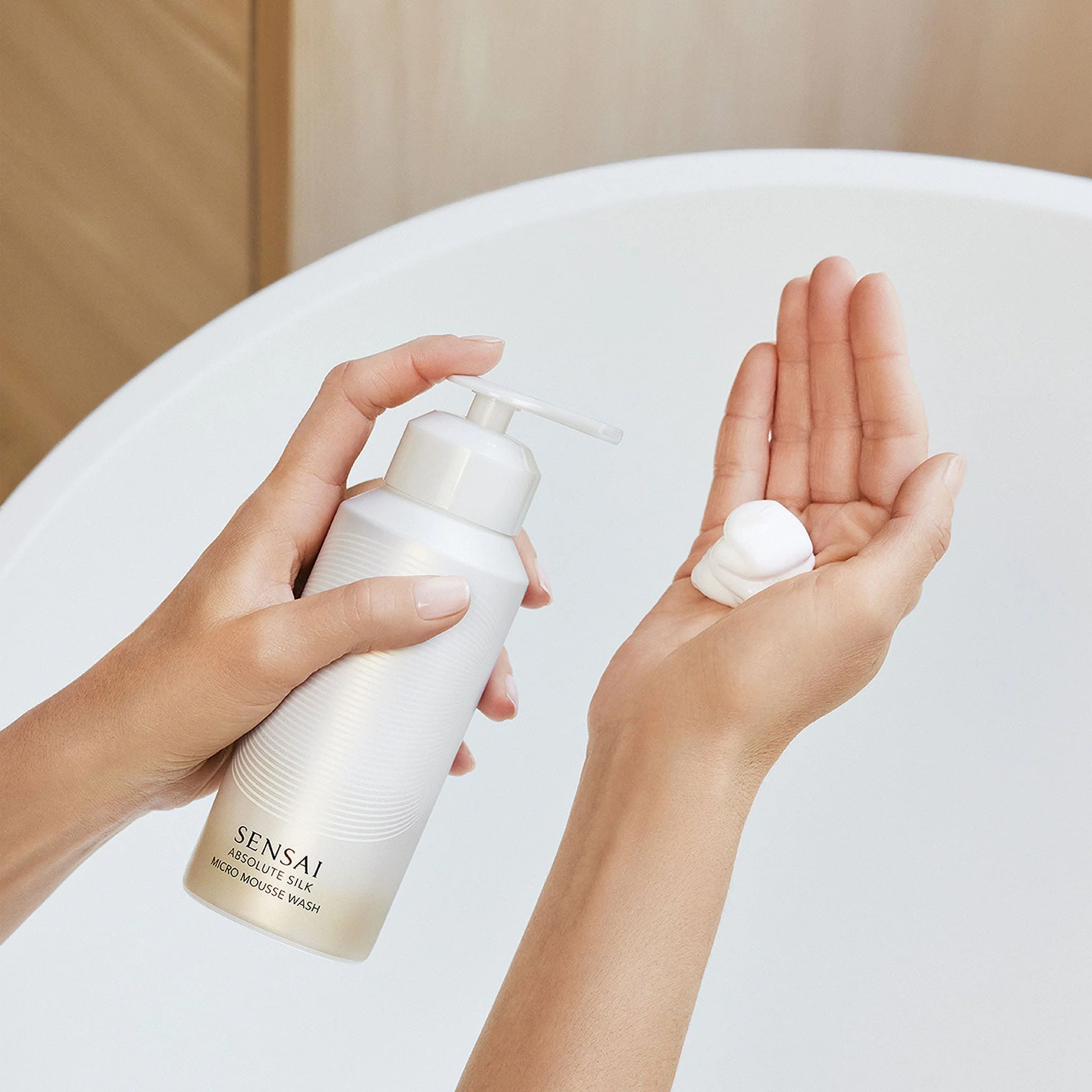 Absolute Silk Micro Mousse Wash - Sensai - Image 3
