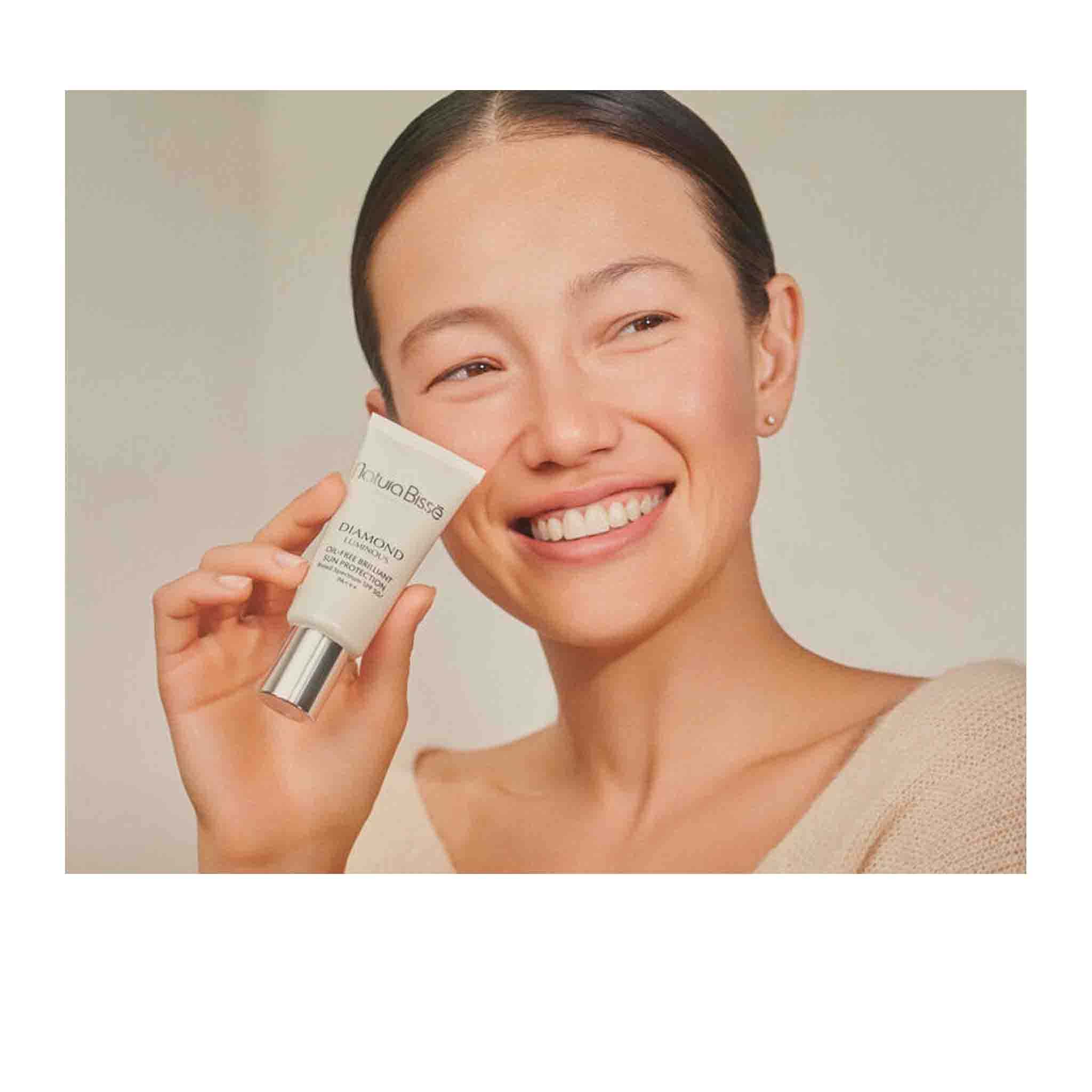 Diamond Luminous Oil Free Sun Protection SPF 50 - Natura Bissé - Image 3